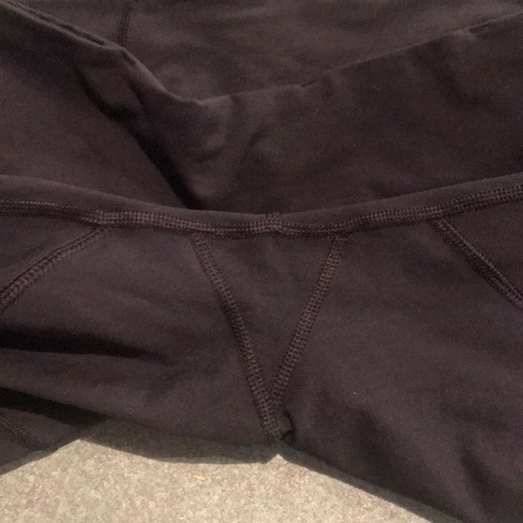 EUC Lululemon cropped pants - Picture 4 of 7